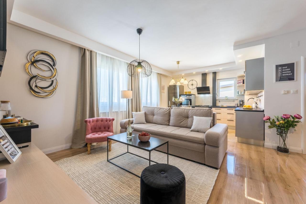 Apartment Emma With Sauna Zagreb Bagian luar foto