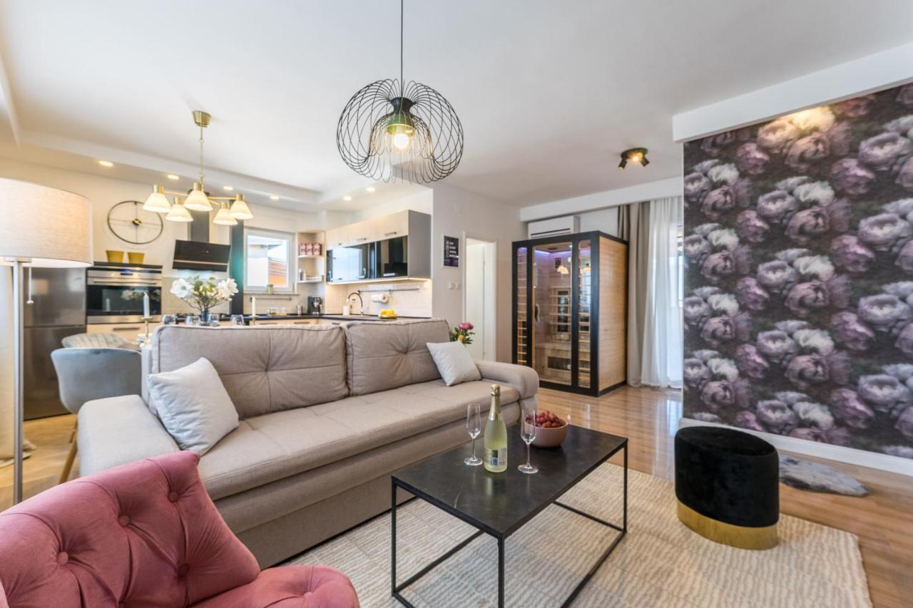 Apartment Emma With Sauna Zagreb Bagian luar foto