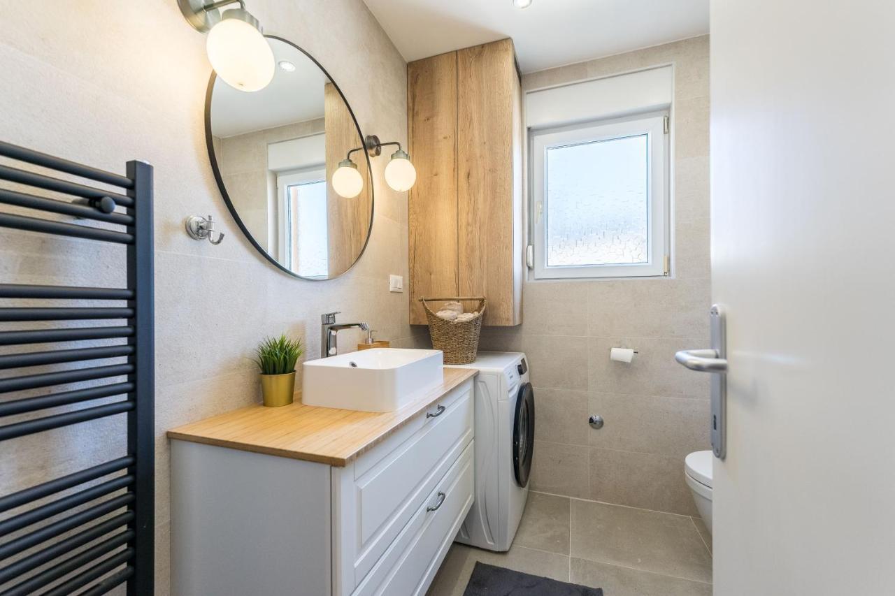 Apartment Emma With Sauna Zagreb Bagian luar foto
