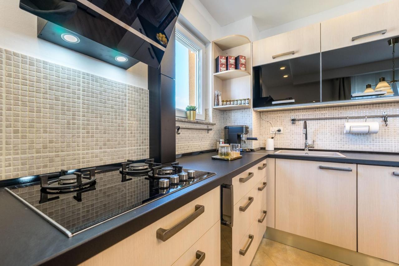 Apartment Emma With Sauna Zagreb Bagian luar foto