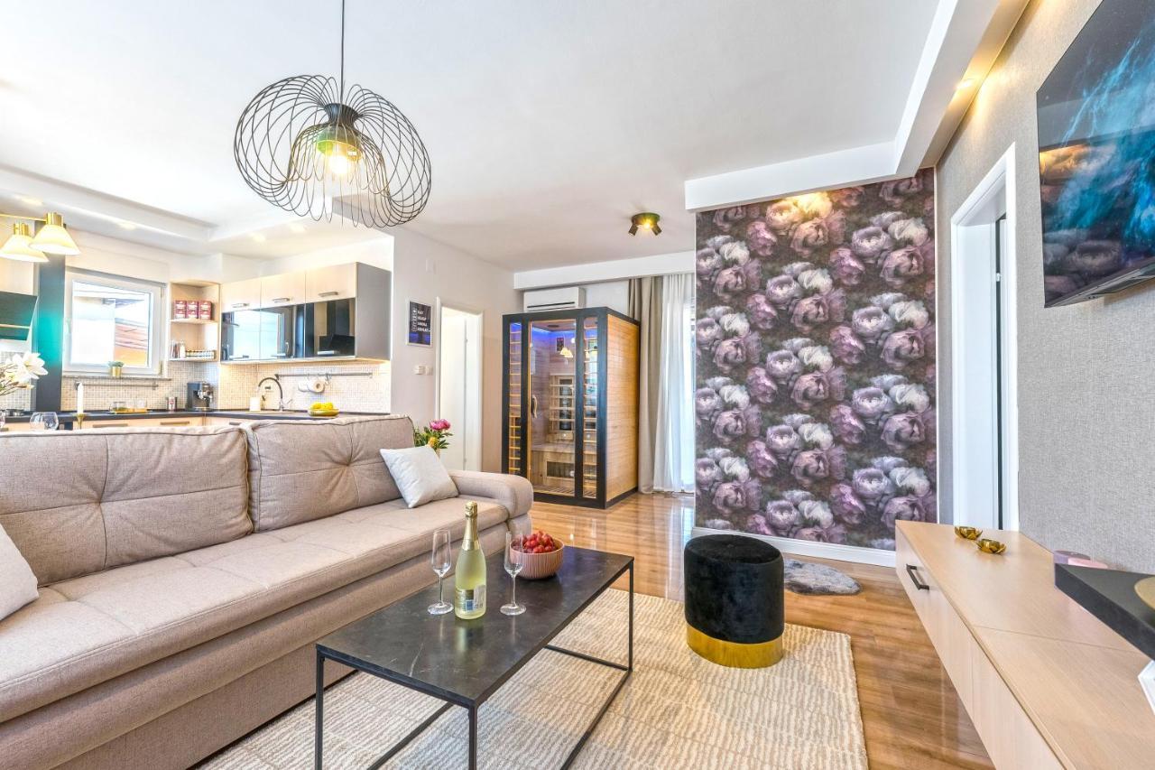 Apartment Emma With Sauna Zagreb Bagian luar foto